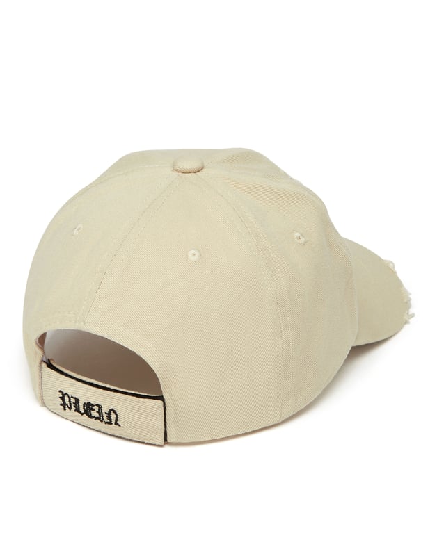 Eleve su atuendo con la gorra de béisbol con las letras icónicas de la marca. Descubra más.   Sarga de algodón resistente al desgaste   Parche bordado cosido en la visera   Bordado bajo la visera   Correa de velcro ajustable en la parte posterior