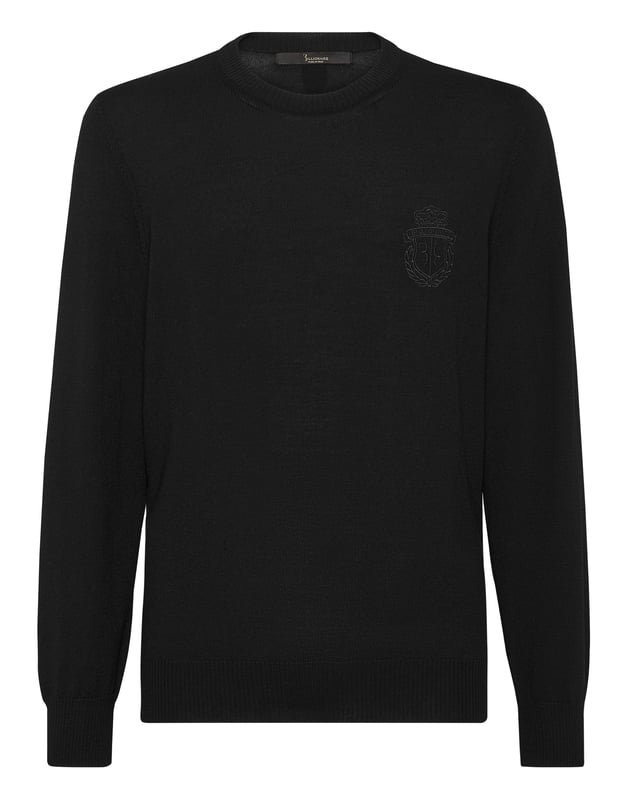 Explore new ways of expressing elegance with this season’s suggestions. Like this knit wool crewneck pullover. Look at the details.   12/14-gauge plain knit extrafine wool   Crest embroidered at left chest   The Brand initial embroidered on the hang loop sewn at yoke   Rib knit hems