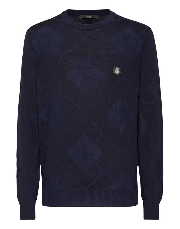 Explore new ways of expressing elegance with this season’s suggestions. Like this knit wool and silk crewneck pullover. Look at the details.  12/14-gauge jacquarded knit merino wool and silk  Leather patch with Crest sewn at left chest  The Brand initial embroidered on the hang loop sewn at yoke  Rib knit hems