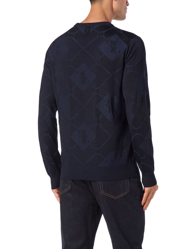 Explore new ways of expressing elegance with this season’s suggestions. Like this knit wool and silk crewneck pullover. Look at the details.  12/14-gauge jacquarded knit merino wool and silk  Leather patch with Crest sewn at left chest  The Brand initial embroidered on the hang loop sewn at yoke  Rib knit hems