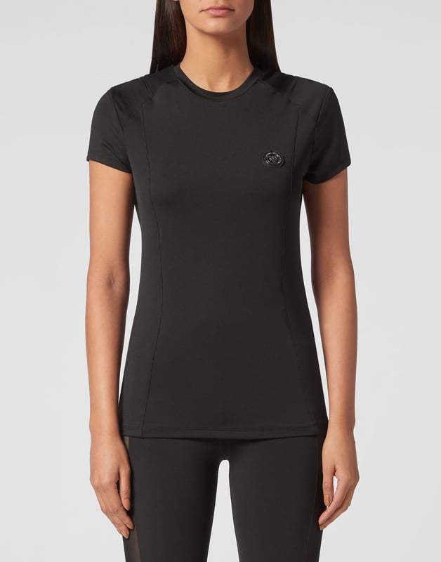 Diseñamos esta camiseta que aúna rendimiento y estilo. Este modal es perfecto para carreras de resistencia o entrenamientos de alta intensidad.   Máximo confort gracias a la flexibilidad natural de la lycra   Impresión de la marca en la parte posterior   Parche de tigre de goma cosido en el lado izquierdo del pecho   Inserciones de tul elástico para ventilación   Costuras con dos agujas para dobladillos
