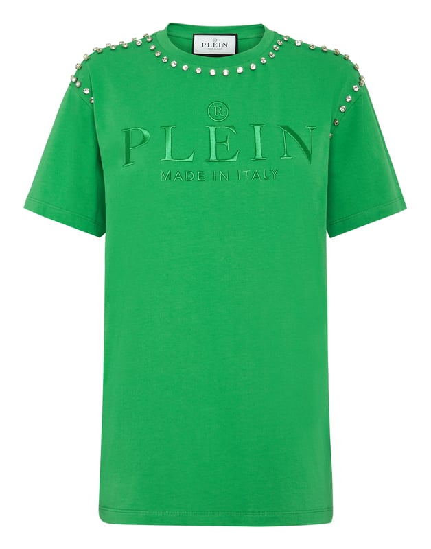 con cristales  Una camiseta lisa de cuello redondo también puede personificar la singularidad y el estilo. Mire esta versión recortada de jersey de algodón decorada con... Descubra más.  Jersey de algodón suave   Las letras de la marca bordadas en la parte delantera   Escote y hombros enjoyados   Costura de pespunte doble   Corte: Over