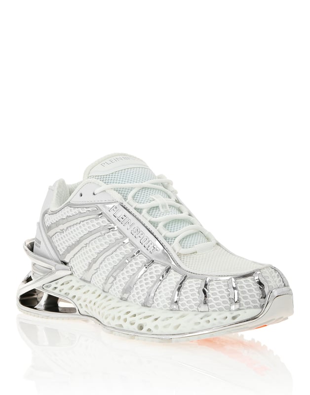 Estas zapatillas deportivas Thunder Force Gen X 01 nacen de la creatividad del Plein Sport Lab con el objetivo de conjugar tecnología de punta y un diseño único y sobresaliente.    Parte superior de malla dinámica y con ojetes que soportan la carcasa metálica   Ajuste sin cordones para mayor estabilidad y ajuste ceñido   Cordones tubulares   El icónico Tigre está insertado en la suela   Entresuela de goma, ergonómica, amortiguadora, ultraligera, perforada de alta tecnología con detalles innovadores en metal chapado   Suela con forma para un agarre óptimo   Forro interior