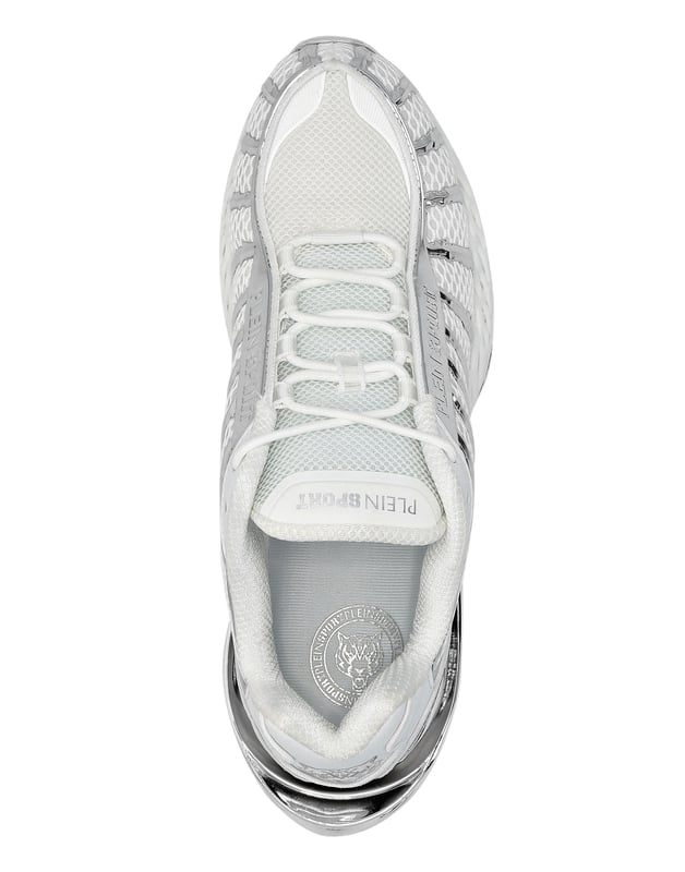 Estas zapatillas deportivas Thunder Force Gen X 01 nacen de la creatividad del Plein Sport Lab con el objetivo de conjugar tecnología de punta y un diseño único y sobresaliente.    Parte superior de malla dinámica y con ojetes que soportan la carcasa metálica   Ajuste sin cordones para mayor estabilidad y ajuste ceñido   Cordones tubulares   El icónico Tigre está insertado en la suela   Entresuela de goma, ergonómica, amortiguadora, ultraligera, perforada de alta tecnología con detalles innovadores en metal chapado   Suela con forma para un agarre óptimo   Forro interior