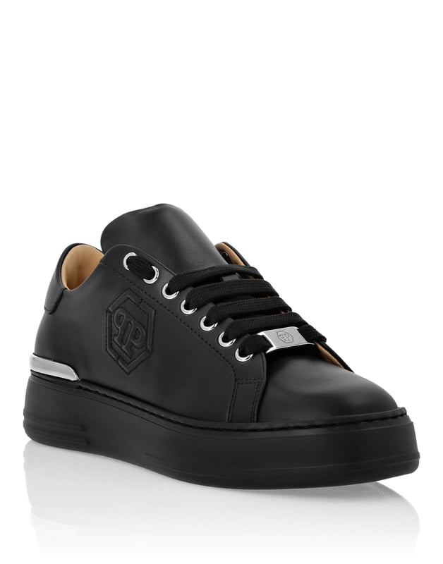 Elegant uniqueness for your free time with these leather lo-top sneakers. Check out the details.   Nappa upper   Contrasting leather collar   Lacing matching with the collar   PP Hexagon printed on the outer quarter   Nickel-plated heel stabilizer   Moulded outsole    Inner lining and removable insole