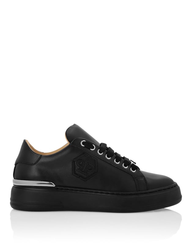 Elegant uniqueness for your free time with these leather lo-top sneakers. Check out the details.   Nappa upper   Contrasting leather collar   Lacing matching with the collar   PP Hexagon printed on the outer quarter   Nickel-plated heel stabilizer   Moulded outsole    Inner lining and removable insole
