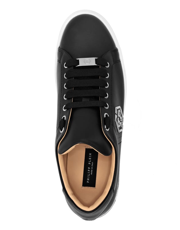 Elegant uniqueness for your free time with these leather lo-top sneakers. Look at the details.   Nappa upper   Perforated elements   Matching colored laces   Nickel plated logo on the outer quarter   Nickel-plated metal heel stabilizer   Grooved outsole for maximum grip   Inner lining and removable insole