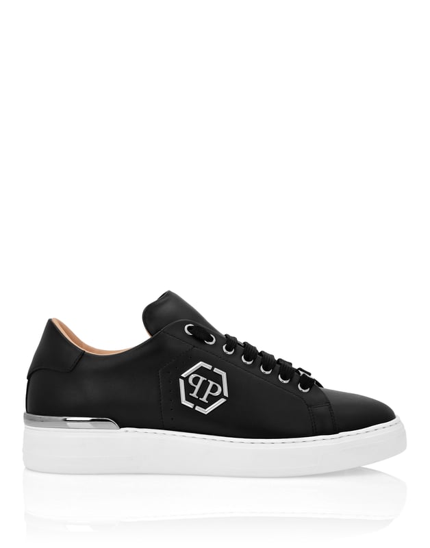 Elegant uniqueness for your free time with these leather lo-top sneakers. Look at the details.   Nappa upper   Perforated elements   Matching colored laces   Nickel plated logo on the outer quarter   Nickel-plated metal heel stabilizer   Grooved outsole for maximum grip   Inner lining and removable insole