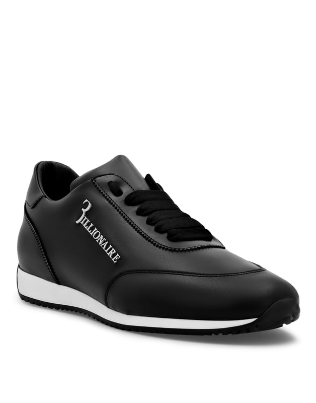 Tauchen Sie ein in eine Welt grenzenloser Möglichkeiten, während Sie die Vielfalt der Farben erkunden, die diese bemerkenswerten Schuhe zieren. Mit einer makellos weißen Sohle, die perfekt zur lebhaften Palette passt, strahlen diese Schuhe eine Aura von Raffinesse und Eleganz aus. Entworfen, um bei jedem Schritt einen bleibenden Eindruck zu hinterlassen.    Hergestellt mit akribischer Aufmerksamkeit für Details   Verfügt über eine lebendige Farbpalette   Makellose weiße Sohle passt perfekt zum Design   Strahlt Raffinesse und Eleganz aus   Entworfen, um bei jedem Schritt einen bleibenden Eindruck zu hinterlassen   Logo an der Außenseite