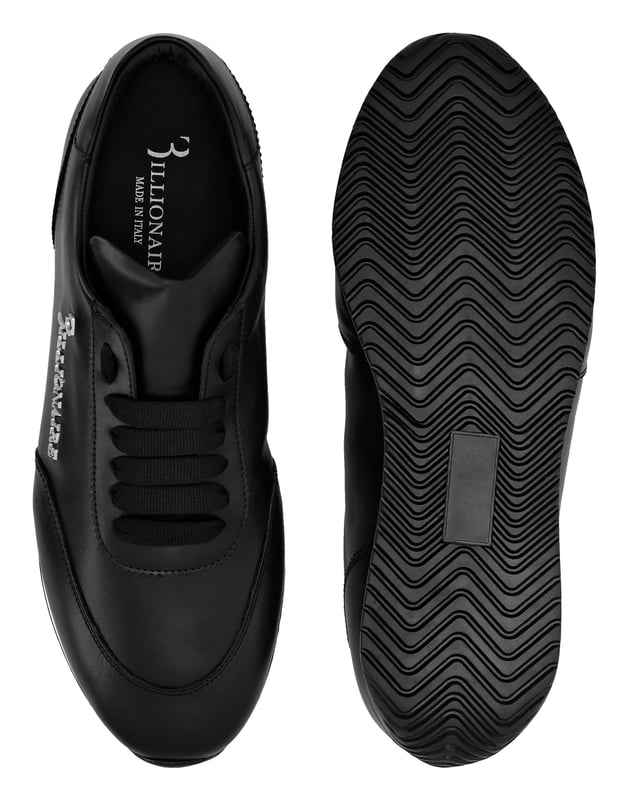 Tauchen Sie ein in eine Welt grenzenloser Möglichkeiten, während Sie die Vielfalt der Farben erkunden, die diese bemerkenswerten Schuhe zieren. Mit einer makellos weißen Sohle, die perfekt zur lebhaften Palette passt, strahlen diese Schuhe eine Aura von Raffinesse und Eleganz aus. Entworfen, um bei jedem Schritt einen bleibenden Eindruck zu hinterlassen.    Hergestellt mit akribischer Aufmerksamkeit für Details   Verfügt über eine lebendige Farbpalette   Makellose weiße Sohle passt perfekt zum Design   Strahlt Raffinesse und Eleganz aus   Entworfen, um bei jedem Schritt einen bleibenden Eindruck zu hinterlassen   Logo an der Außenseite