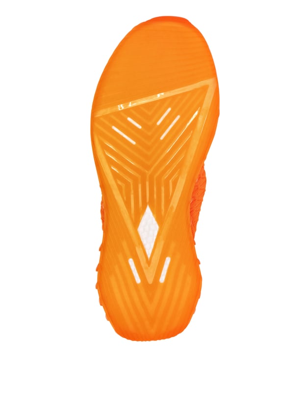 Runner Sneaker Diese Laufschuhe wurden entwickelt, um Ihnen zu helfen, dank High-Tech-Materialien und dem üblichen Stil von Plein Sport über Ihre Grenzen hinauszugehen. Atmungsaktives und ergonomisches Mesh-Obermaterial zum Hineinschlüpfen Stop-Cord-Schnürsenkel, die um den Knöchel verlaufen Gummierter Tiger-Patch auf der Zunge Logo-Riemen an der Fersenkappe, der an der Zuglasche befestigt ist Ultra stoßdämpfende, ultraleichte High-Tech-Zwischensohle Rillen-Außensohle für optimalen Grip Passende farbige Nähte Herausnehmbares Fußbett