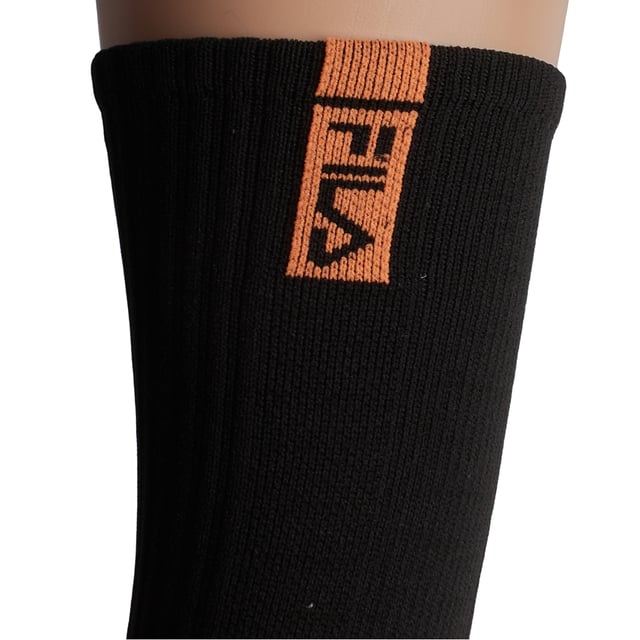 Diseñados para ofrecer el máximo rendimiento en la bicicleta, estos calcetines Fila de caña alta unisex combinan soporte, transpirabilidad y un estilo deportivo. Ideales para ciclismo en carretera, mountain biking o entrenamiento en interiores, se adaptan perfectamente a tu pie para apoyarte en cada pedalada.

Detalles:
- Modelo largo diseñado para ciclismo.
- Estructura para pie izquierdo y derecho.
- Pierna elástica para una mayor compresión.
- Fabricados con material ligero con propiedades de secado rápido.
- Paquete de 2 pares.
- Logo de Fila bordado.
- Paneles reforzados alrededor del dedo del pie y el talón.
- Tela elástica y ligera.

Un paquete funcional y versátil de calcetines para ciclistas que buscan comodidad, rendimiento y estilo en cada paseo. Apto tanto para hombres como para mujeres gracias a su diseño unisex y ajuste técnico. 
Composición: 98% Poliéster, 2% Elastano 
Cuidado:
Lavar a máquina a un máximo de 30°C. 
No usar blanqueador ni blanqueadores. 
No planchar. 
No limpiar en seco. 
Secar al aire o en secadora a baja temperatura.