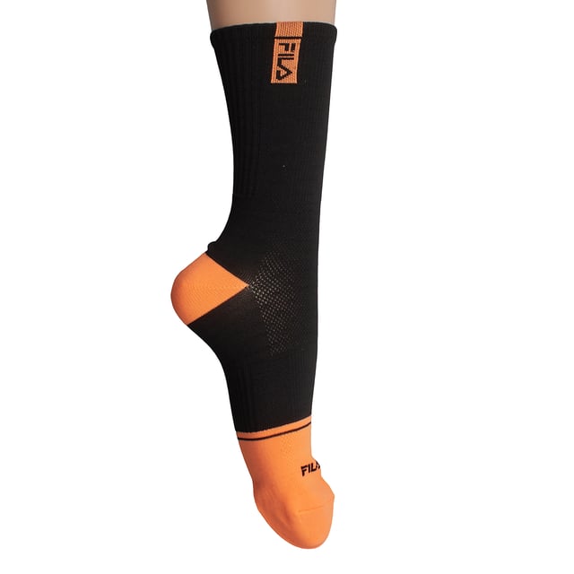 Diseñados para ofrecer el máximo rendimiento en la bicicleta, estos calcetines Fila de caña alta unisex combinan soporte, transpirabilidad y un estilo deportivo. Ideales para ciclismo en carretera, mountain biking o entrenamiento en interiores, se adaptan perfectamente a tu pie para apoyarte en cada pedalada.

Detalles:
- Modelo largo diseñado para ciclismo.
- Estructura para pie izquierdo y derecho.
- Pierna elástica para una mayor compresión.
- Fabricados con material ligero con propiedades de secado rápido.
- Paquete de 2 pares.
- Logo de Fila bordado.
- Paneles reforzados alrededor del dedo del pie y el talón.
- Tela elástica y ligera.

Un paquete funcional y versátil de calcetines para ciclistas que buscan comodidad, rendimiento y estilo en cada paseo. Apto tanto para hombres como para mujeres gracias a su diseño unisex y ajuste técnico. 
Composición: 98% Poliéster, 2% Elastano 
Cuidado:
Lavar a máquina a un máximo de 30°C. 
No usar blanqueador ni blanqueadores. 
No planchar. 
No limpiar en seco. 
Secar al aire o en secadora a baja temperatura.