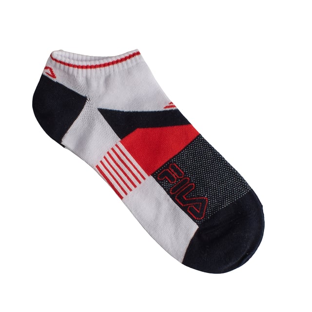 Renueva tu cajón de calcetines con este vibrante pack de tres pares de calcetines invisibles Fila, diseñados especialmente para quienes buscan comodidad y un look deportivo moderno. Ideales para acompañarte en tus rutinas diarias, entrenamientos o simplemente para disfrutar de un estilo casual y urbano.\n\nDetalles:\n- De algodón.\n- Diseño deportivo.\n- Logotipo Fila bordado.\n- Corte tobillero, invisible.\n- Puño elástico.\n- Colores variados.\n- Ideales para deporte o uso casual.\n\nEste pack de calcetines invisibles Fila es la elección perfecta para quienes valoran el confort sin renunciar al estilo. Con su diseño atractivo, materiales de calidad y ajuste ideal, son el complemento perfecto para tu día a día activo.\n Composición: 65% Algodón, 34% Poliéster, 1% Elastano\n Cuidados:\nLavar a máquina a un máximo de 30 °C.\nNo usar lejía ni blanqueadores.\nNo planchar.\nNo lavar en seco.\nSecar al aire o en secadora a baja temperatura.