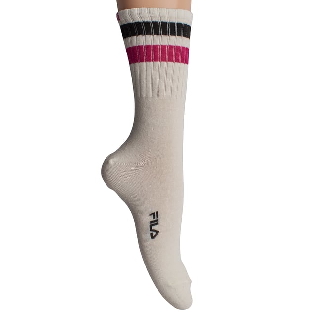 Paquete de 3 Calcetines Largos de Algodón F3609 para Hombres y Mujeres Este pack de calcetines unisex Fila combina un diseño clásico con materiales cómodos y funcionales. Su caña alta acanalada y las franjas en contraste evocan un estilo deportivo retro, perfecto para looks casuales o urbanos.
Detalles:
- Composición con un alto porcentaje de algodón que proporciona suavidad y transpirabilidad natural.
- Diseño unisex de caña alta.
- Logo de Fila bordado.
- Puño acanalado.
- Estilo deportivo con franjas en contraste.
- Costuras planas.
- Tejido elástico.
- Pack de 3 pares.
Una opción versátil y cómoda para hombres y mujeres que buscan calcetines duraderos con un diseño atemporal y materiales de calidad como el algodón.
Composición: 66% Algodón, 32% Poliéster, 2% Elastano.
Cuidado:
Lavado a máquina a un máximo de 30°C.
No usar blanqueadores ni blanqueantes.
No planchar.
No limpiar en seco.
Secar al aire o en secadora a baja temperatura.