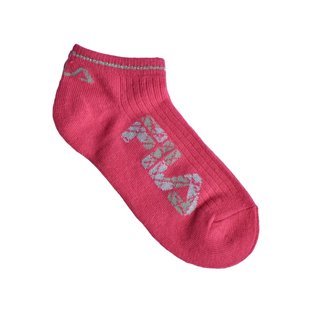 Este paquete de calcetines invisibles Fila está diseñado para niñas activas que buscan comodidad y un toque de estilo en su vida diaria. Con un diseño de corte bajo que se oculta en la mayoría de los zapatos, están hechos de una tela suave, elástica y transpirable, perfecta para cualquier actividad.

Detalles:
- Paquete de 3 pares de calcetines invisibles para niñas.
- Diseño con el logo brillante de Fila.
- El puño elástico proporciona un ajuste firme y sin deslizamientos.
- Tela de algodón suave, ligera y transpirable.
- Logo de Fila en colores brillantes.
- Ajuste elástico que se adapta al pie sin deslizarse.
- Costuras suaves que evitan rozaduras o incomodidades.

Una opción práctica, cómoda y estilosa para el uso diario de las más pequeñas. Los calcetines para niñas son perfectos para combinar con cualquier tipo de calzado sin sacrificar comodidad ni personalidad. Un paquete de calcetines invisibles funcionales que ofrecen suavidad, frescura y un diseño encantador.
Composición: 64% algodón, 35% poliéster, 1% elastano
Cuidado:
Lavar a máquina a un máximo de 30°C.
No usar blanqueadores ni blanqueadores ópticos.
No planchar.
No limpiar en seco.
Secar al aire o en secadora a baja temperatura.