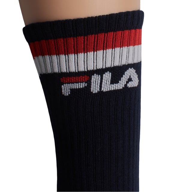 Pack-3 Calcetines Largos Bambú F5506 para Hombre y Mujer Este pack de calcetines Fila combina diseño retro con materiales modernos. Su confección con fibra de bambú ofrece suavidad extra, transpirabilidad y propiedades antibacterianas naturales, ideales para el uso diario.\n\nDetalles:\n- Diseño unisex de caña alta.\n- Puños acanalados.\n- Pack de 3 pares.\n- Estilo deportivo con el logo Fila bordado y franjas decorativas en contraste.\n- Elaborados con fibra de bambú.\n- Alta capacidad de absorción de humedad.\n- Costuras suaves.\n- Aptos para combinar con zapatillas, botas o calzado deportivo.\n\nUna opción perfecta para quienes buscan calcetines altos, versátiles, suaves y duraderos, con el valor añadido de un tejido sostenible como el bambú y el respaldo de una marca icónica como Fila.\n Composición: 62% Viscosa, 32% Poliéster, 4% Elastodieno, 2% Elastano\n Cuidados:\nLavar a máquina a un máximo de 30 °C.\nNo usar lejía ni blanqueadores.\nNo planchar.\nNo lavar en seco.\nSecar al aire o en secadora a baja temperatura.
