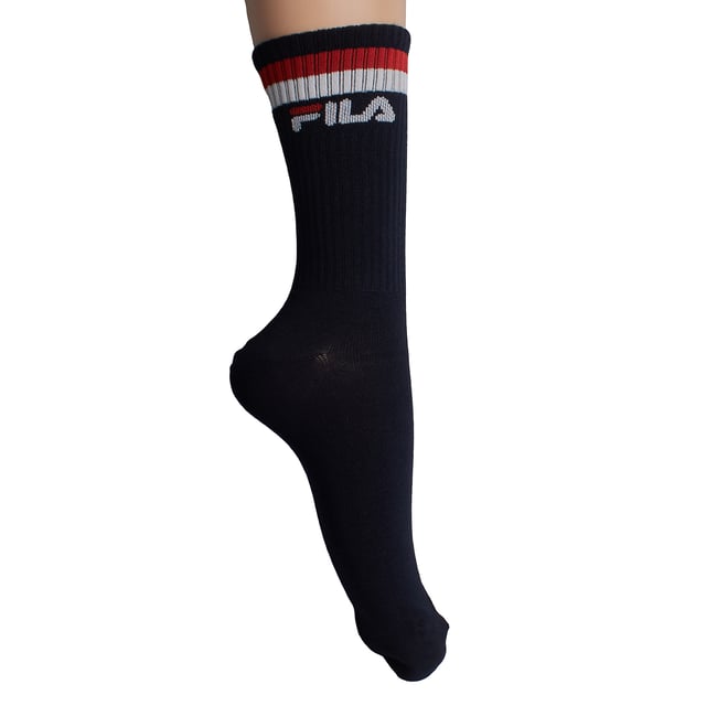 Pack-3 Calcetines Largos Bambú F5506 para Hombre y Mujer Este pack de calcetines Fila combina diseño retro con materiales modernos. Su confección con fibra de bambú ofrece suavidad extra, transpirabilidad y propiedades antibacterianas naturales, ideales para el uso diario.\n\nDetalles:\n- Diseño unisex de caña alta.\n- Puños acanalados.\n- Pack de 3 pares.\n- Estilo deportivo con el logo Fila bordado y franjas decorativas en contraste.\n- Elaborados con fibra de bambú.\n- Alta capacidad de absorción de humedad.\n- Costuras suaves.\n- Aptos para combinar con zapatillas, botas o calzado deportivo.\n\nUna opción perfecta para quienes buscan calcetines altos, versátiles, suaves y duraderos, con el valor añadido de un tejido sostenible como el bambú y el respaldo de una marca icónica como Fila.\n Composición: 62% Viscosa, 32% Poliéster, 4% Elastodieno, 2% Elastano\n Cuidados:\nLavar a máquina a un máximo de 30 °C.\nNo usar lejía ni blanqueadores.\nNo planchar.\nNo lavar en seco.\nSecar al aire o en secadora a baja temperatura.