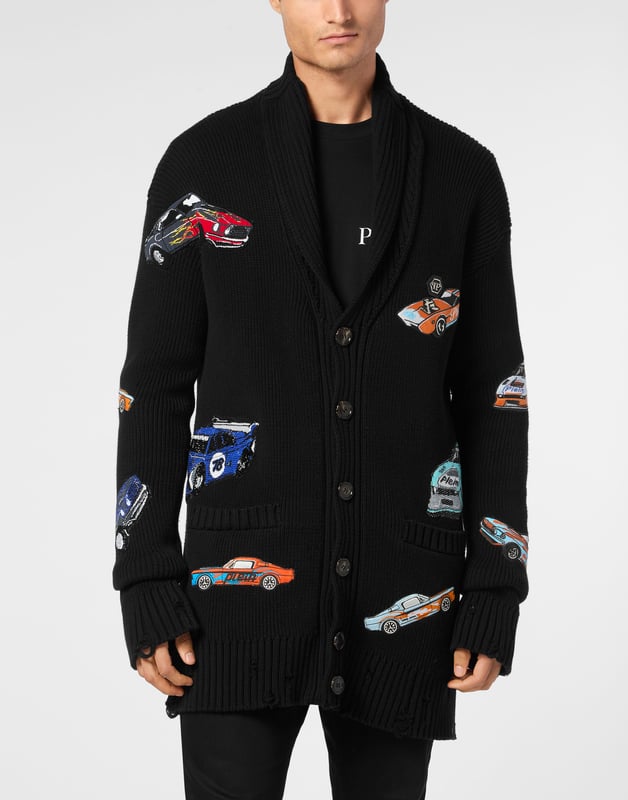 Innovation and creativity are the roots of the style of Plein. Discover the features of this cotton knit cardigan.   5-gauge knit cotton   Embroidered patches sewn all over   Shawl collar    Logoed patch   Buttons fastening    Two patch pockets   Rib knit, raw cut hems