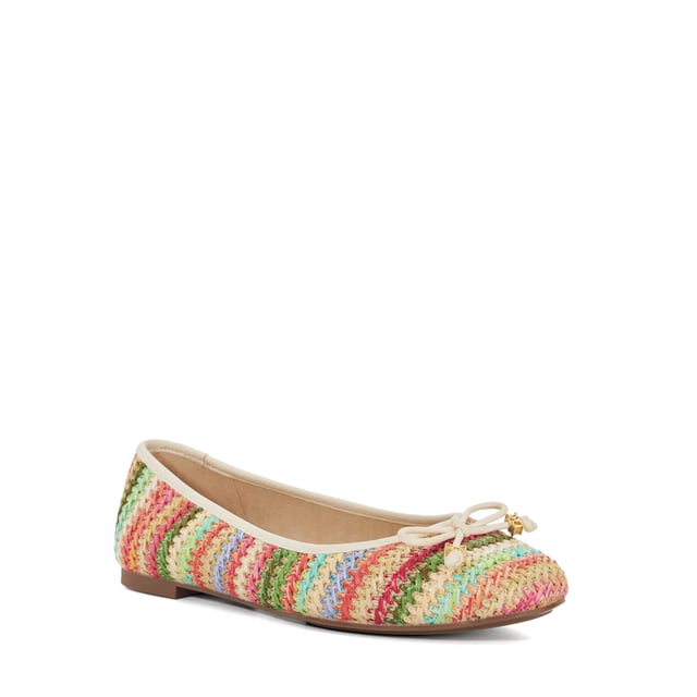 Classic ballet flats like our wide-fit Hallo style are a Dune London signature. This round-toed silhouette culminates in a chic quilted footbed and bow detailing that is enhanced with or bespoke branding charm. Finished with a toe top, this versatile style pairs perfectly with everything in your everyday wardrobe.