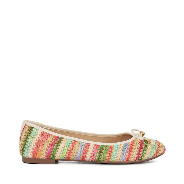Classic ballet flats like our wide-fit Hallo style are a Dune London signature. This round-toed silhouette culminates in a chic quilted footbed and bow detailing that is enhanced with or bespoke branding charm. Finished with a toe top, this versatile style pairs perfectly with everything in your everyday wardrobe.