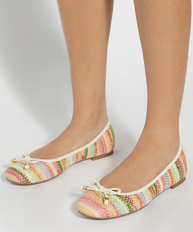 Classic ballet flats like our wide-fit Hallo style are a Dune London signature. This round-toed silhouette culminates in a chic quilted footbed and bow detailing that is enhanced with or bespoke branding charm. Finished with a toe top, this versatile style pairs perfectly with everything in your everyday wardrobe.