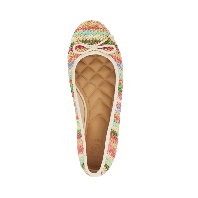 Classic ballet flats like our wide-fit Hallo style are a Dune London signature. This round-toed silhouette culminates in a chic quilted footbed and bow detailing that is enhanced with or bespoke branding charm. Finished with a toe top, this versatile style pairs perfectly with everything in your everyday wardrobe.