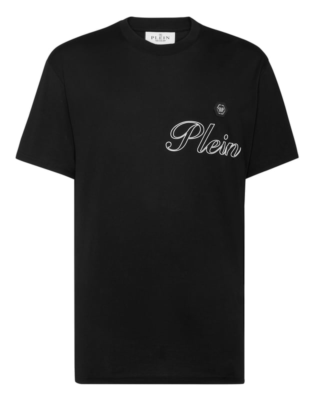 Add a dash of uniqueness to your outfits with this exclusive cotton T-shirt. Look at the details.   Cotton jersey   Pattern printed at front and back   Logoed patch   Rib knit neckline   Two needle stitching