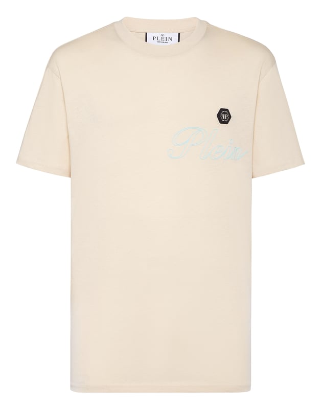 Add a dash of uniqueness to your outfits with this exclusive cotton T-shirt. Look at the details.   Cotton jersey   Pattern printed at front and back   Logoed patch   Rib knit neckline   Two needle stitching