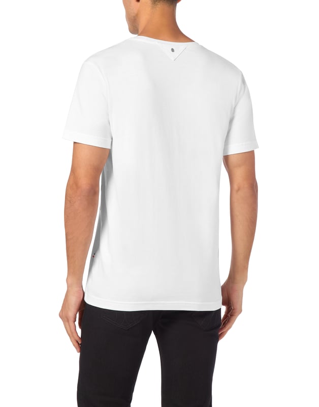 Billionaire voegt een vleugje stijl toe aan je vrije tijd. Dit T-shirt van jersey geeft het perfecte voorbeeld. Katoenen jersey  De iconische leeuwenprint op de voorkant  Opgenaaid metalen kruis op het juk  Ribgebreide halslijn  Stiksels met twee naalden