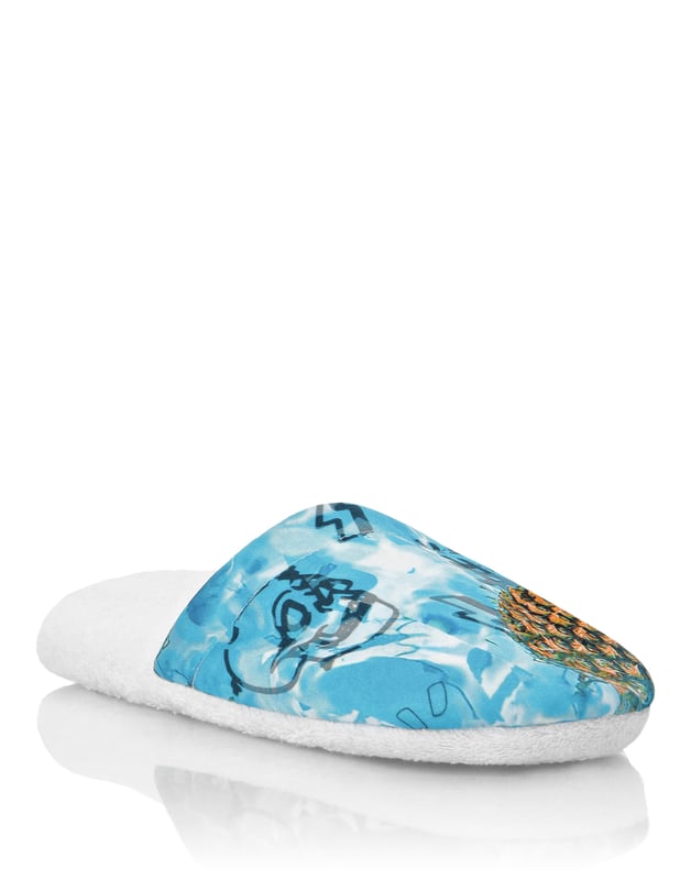Zapatillas de casa de raso de seda con estampado de Piñas. Plantilla de felpa acolchada. Suela de goma antideslizante.