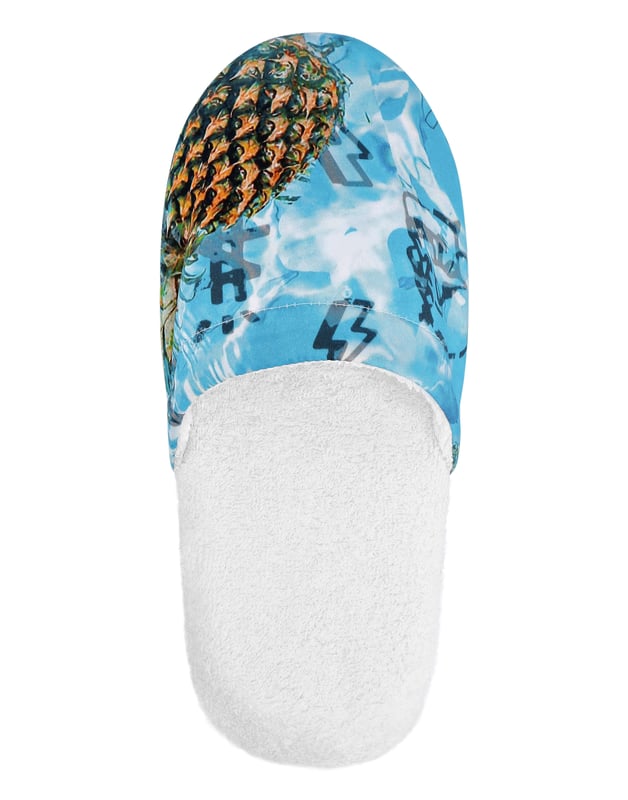 Zapatillas de casa de raso de seda con estampado de Piñas. Plantilla de felpa acolchada. Suela de goma antideslizante.