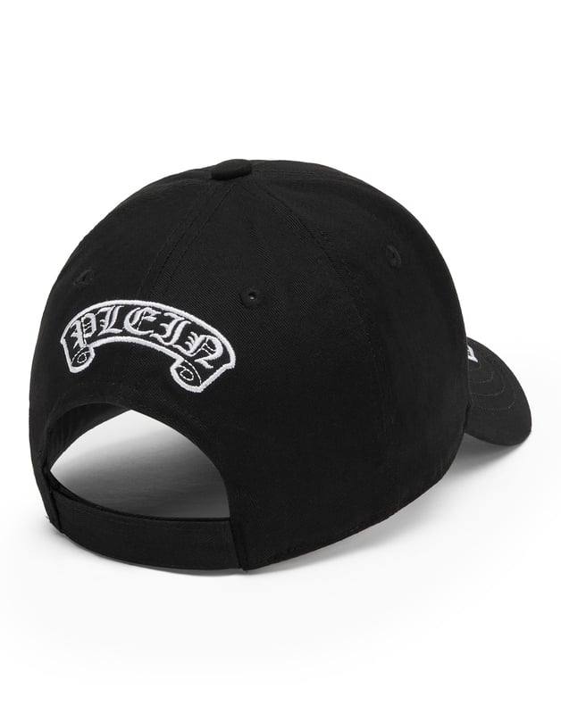 Elevate your outfit with the baseball cap featuring colorful embroidery. Find out more.   Cotton twill   Colorful Smiles embroidered on the peak   Embroidery under the visor   Adjustable velcro strap on the back