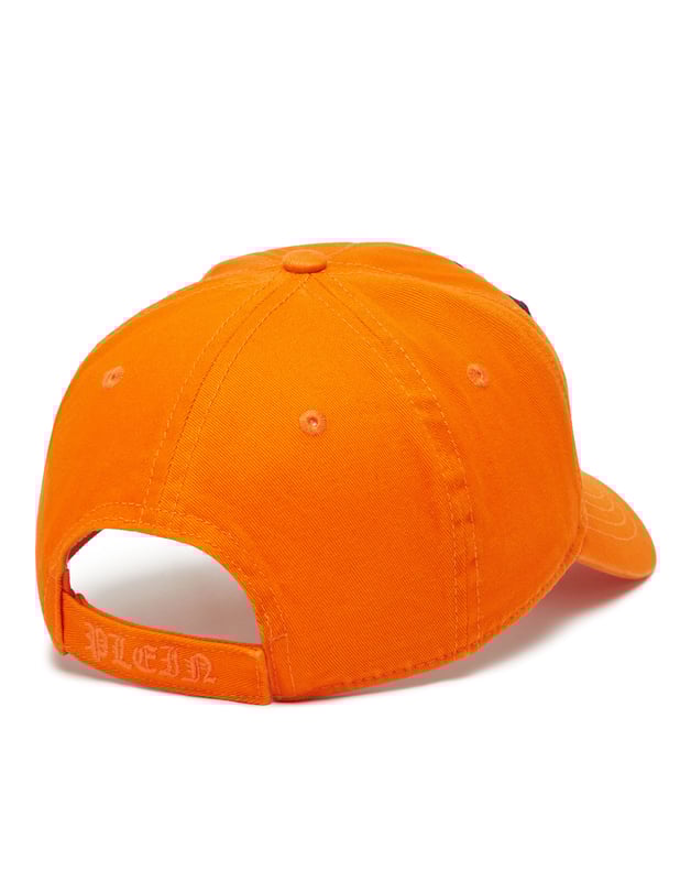 Anime su look con la gorra de béisbol decorada con el símbolo icónico de la marca. Más información.   Sarga de algodón   Marca bordada en el parche cosido en la parte delantera   Letras bordadas en la parte trasera   Correa de velcro bordada y ajustable   Costuras interiores cubiertas con cinta jacquard con logotipo