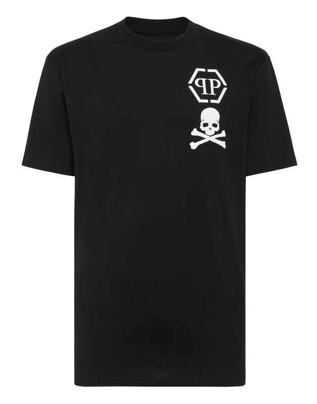 Añada un toque de singularidad a sus conjuntos con esta exclusiva camiseta de algodón. Fíjese en los detalles.   Jersey de algodón   El icónico logotipo de la marca y el símbolo Skull&Bones en relieve en el pecho izquierdo   Hexágono PP en un parche de cuero saffiano cosido en el canesú   Escote de punto elástico   Costura de pespunte doble