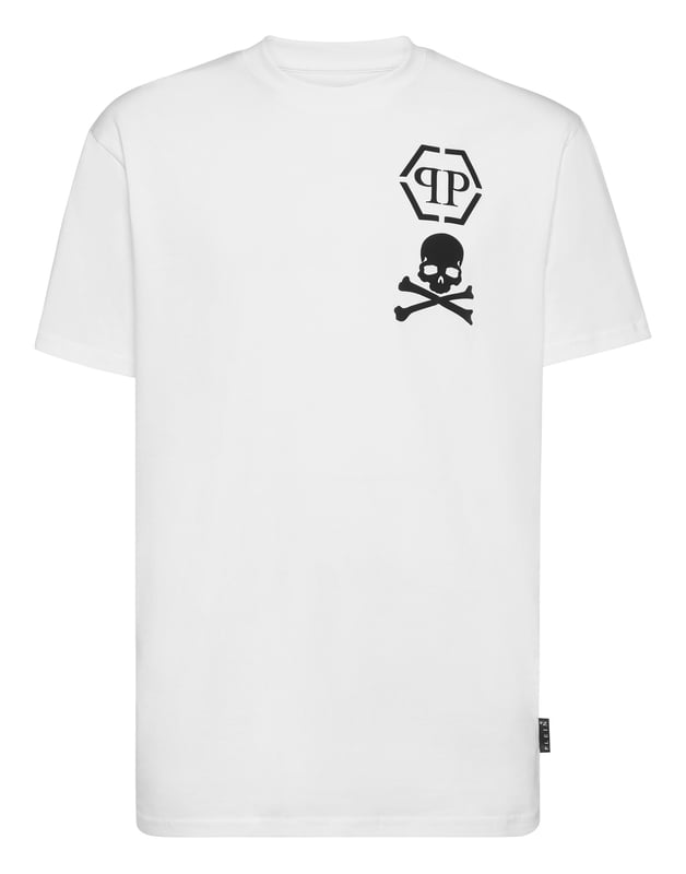 Añada un toque de singularidad a sus conjuntos con esta exclusiva camiseta de algodón. Fíjese en los detalles.   Jersey de algodón   El icónico logotipo de la marca y el símbolo Skull&Bones en relieve en el pecho izquierdo   Hexágono PP en un parche de cuero saffiano cosido en el canesú   Escote de punto elástico   Costura de pespunte doble