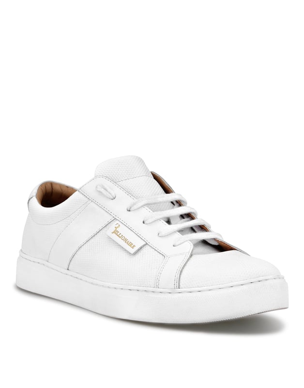 Bringen Sie etwas Stil in Ihre Entspannungszeit. Vielleicht mit diesen Lo-Top-Sneakers aus perforiertem Wildleder mit Nappa-Details. Gepolsterter Kragen und Zunge. Weiße Schnürsenkel. Stoßdämpfende Gummisohle. Rutschfeste Gummilaufsohle. Lederfutter und herausnehmbare Innensohle.