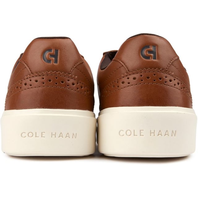 All-day comfort meets classic court style in the Grand Court Transition Sneaker. It's all in style and comfort; these casual sneakers are designed for every day, with a sleek silhouette, premium leather upper, an ultra-cushioned footbed with grand.øs technology, and a durable rubber outsole.