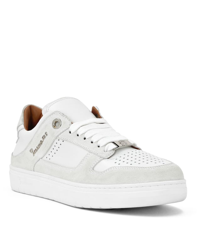 Sportlich mit Stil und Eleganz. Wir empfehlen diese Lo-Top-Laufschuhe aus weichem Leder mit einzigartigen Details. Erfahren Sie mehr.  Obermaterial aus Nappa und Wildleder  Perforierte Elemente  Metall-Lettering auf dem äußeren Viertel  Passende Schnürsenkel  Gerillte Gummilaufsohle für maximalen Grip  Lederfutter und herausnehmbare Innensohle