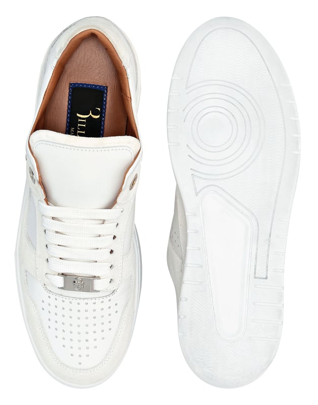 Sportlich mit Stil und Eleganz. Wir empfehlen diese Lo-Top-Laufschuhe aus weichem Leder mit einzigartigen Details. Erfahren Sie mehr.  Obermaterial aus Nappa und Wildleder  Perforierte Elemente  Metall-Lettering auf dem äußeren Viertel  Passende Schnürsenkel  Gerillte Gummilaufsohle für maximalen Grip  Lederfutter und herausnehmbare Innensohle