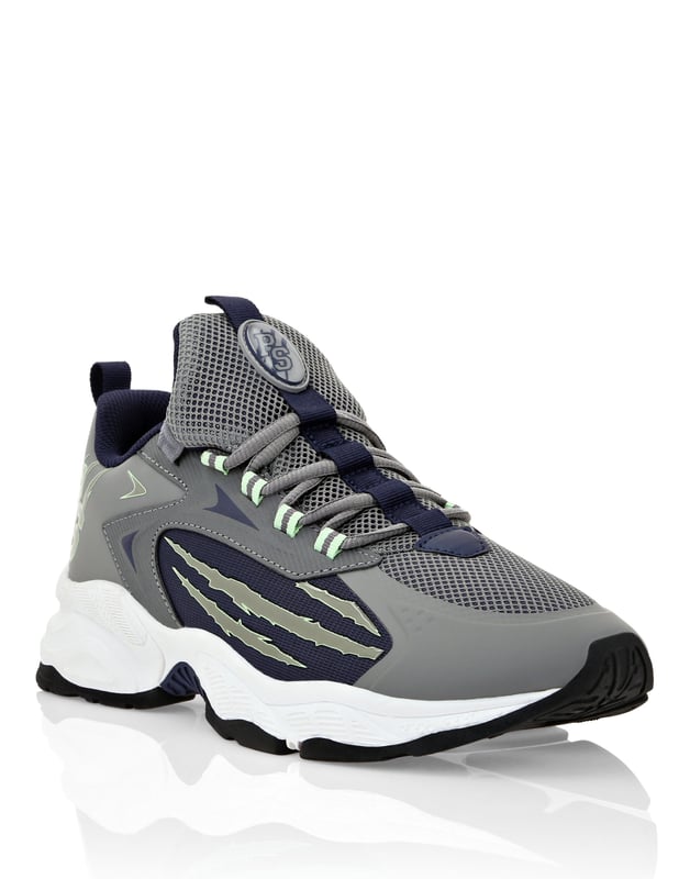 Sneaker Diese Unisex-Laufschuhe sind dazu konzipiert, Ihnen dank hochtechnologischer Materialien und dem typischen Stil von Plein Sport zu helfen, über Ihre Grenzen hinaus zu laufen. Ergonomisches und atmungsaktives Obermaterial aus Nylonjersey und Kunstleder Tiger-Scratch-Druck am äußeren Viertel Passende farbige tubulare Schnürsenkel Logo-Band an der Fersenverstärkung, das mit der Zuglasche verbunden ist Stoßdämpfende, ultraleichte, hochtechnologische Zwischensohle Profilierte Laufsohle für optimalen Halt Innenfutter