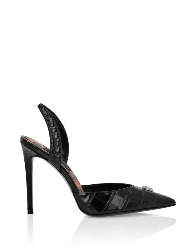 Crocco reliëf  Ontdek verfijnd vakmanschap en ongeëvenaarde stijl met deze zwarte leren sling-back pumps, zorgvuldig ontworpen voor de modekenner. Elk detail straalt verfijning uit, van de felle luipaardprint tot de kristallen schedelversieringen. Deze pumps zijn perfect om een statement te maken bij elke gelegenheid en combineren luxe met edgy elegantie, zodat u moeiteloos opvalt.   Vervaardigd van 100% leer voor ongeëvenaarde kwaliteit en duurzaamheid.   Voorzien van een opvallende luipaardprint voor een gedurfde maar verfijnde look.   Versierd met kristallen schedelversieringen voor een unieke en edgy twist.   Sling-back stijl met een Croco afgedrukt lederen detail voegt verfijning toe.   Ideaal voor zowel speciale gelegenheden als alledaagse luxe mode.   Combineer met avondkleding of verhoog je casual look met een moeiteloze stijl.