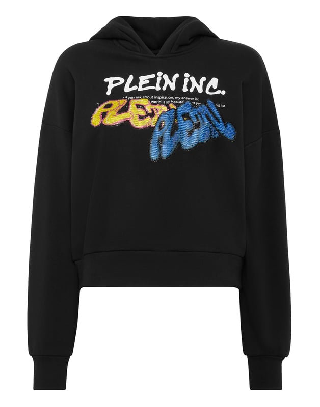 Defina su estilo con una pizca de personalidad. Eche un vistazo a esta sudadera con capucha de forro polar con detalles distintivos.   Suave forro polar de mezcla de algodón.   El estampado de la marca Bombing Graffiti de strass en la parte delantera   PP Hexágono en una insignia de cuero saffiano cosido en la capucha   Rib dobladillos de punto   Fit: Cropped