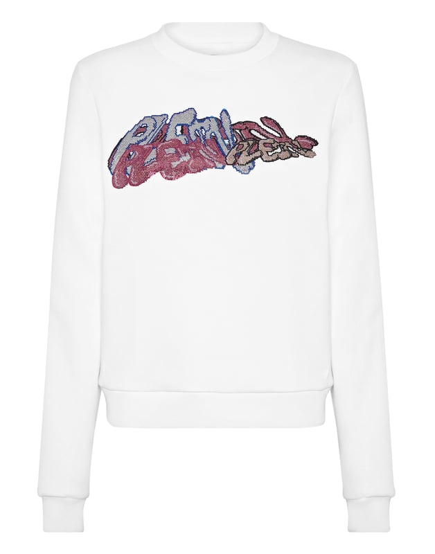 Define su estilo con un toque de personalidad. Eche un vistazo a este jersey de cuello redondo de tejido polar con detalles distintivos.   Suave forro polar de algodón  Estampado Bombing Graffiti multicolor con pedrería en la parte delantera   Hexágono de PP sobre una insignia de cuero saffian cosida en el canesú   Dobladillos de punto acanalado.   Ajuste: Regular