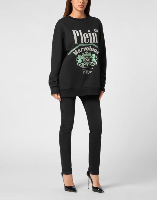 Define your style with a dash of personality. Check out this fleece sweatshirt with distinctive details.   Soft cotton fleece   Rhinestones application   Logoed patch sewn at back   Rib knit hems   Fit: Oversize