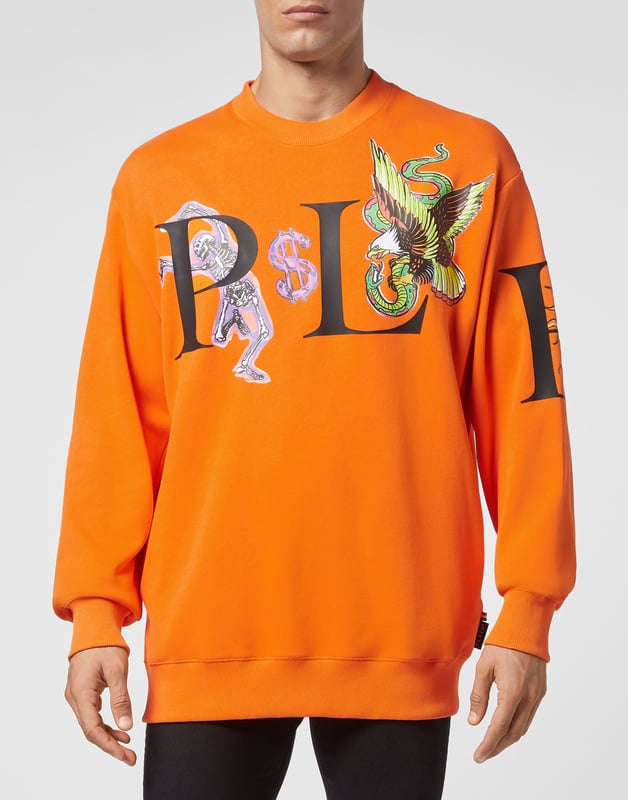 Hype up your look with this original cotton fleece crewneck. The brand’s iconic lettering is here printed with a Tattoo style. A saffian leather patch bearing the PP Hexagon is sewn on the yoke. Rib knit hems.
