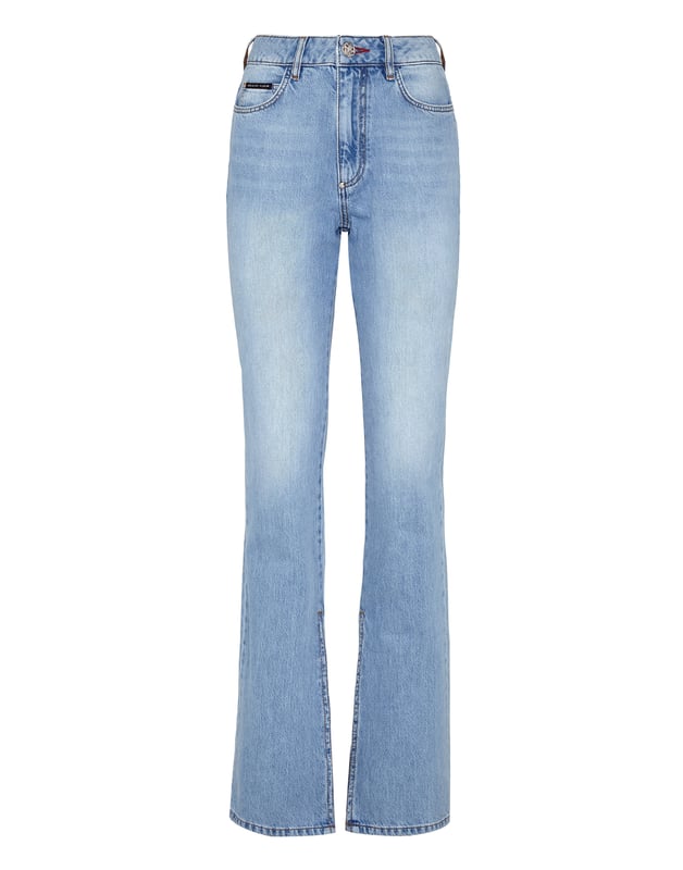 Stretch stone washed denim 5 pocket broek. Enkele metalen knoopsluiting. Het merklabel is achterop de tailleband genaaid. Pasvorm: Flare.