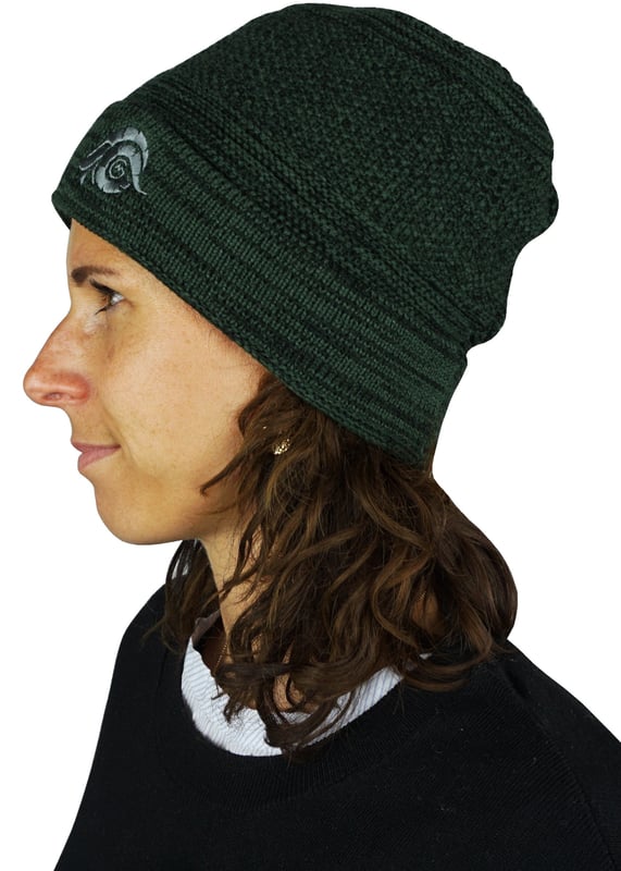 GUGGEN Mountain Hat K902

STIJLVOLLE en GEZELLIG WARME gebreide muts met FLEECE VOERING van GUGGEN MOUNTAIN. De mutsen zijn voorzien van een zachte, comfortabele gedeeltelijke voering (de voering zit op oorhoogte, net als een hoofdband).

UNISEX en ONE-SIZE (one size fits all) hoed past de meeste mensen perfect, dankzij het hoogwaardige elastische materiaal van dit model.

100% polyacryl; Voering 100% polyester

Modelnummer: K902

De dop is gemaakt van eersteklas POLYACRYL dat de volgende eigenschappen combineert: COMFORT, ELASTICITEIT en ADEMEND VERMOGEN. De stof is zeer zacht en voelt prettig aan op de huid.

Deze dames- of herenmuts is GEMAKKELIJK te COMBINEREN met andere winterkleding. Of u de pet nu draagt ​​bij casual streetwear, vrijetijdskleding, werkkleding of sportkleding: de pet zit perfect en is een stijlvol accessoire.

Dameshoeden en herenhoeden zijn het IDEALE CADEAU voor uw dierbaren. Deze hoed is voor iedereen geschikt, vooral op koude dagen in de lente, herfst of winter.