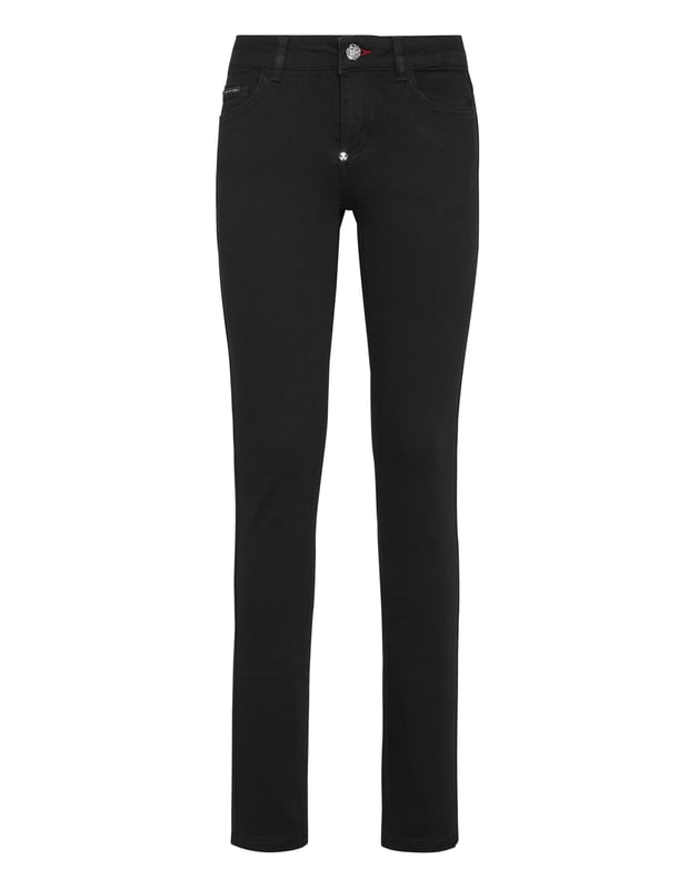 Stretch-Jeggings aus gewaschenem Denim mit 5 Taschen. Einzelner Metallknopfverschluss.