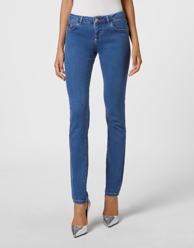 Stretch stone washed denim 5 pocket jeggings. Enkele metalen knoopsluiting.